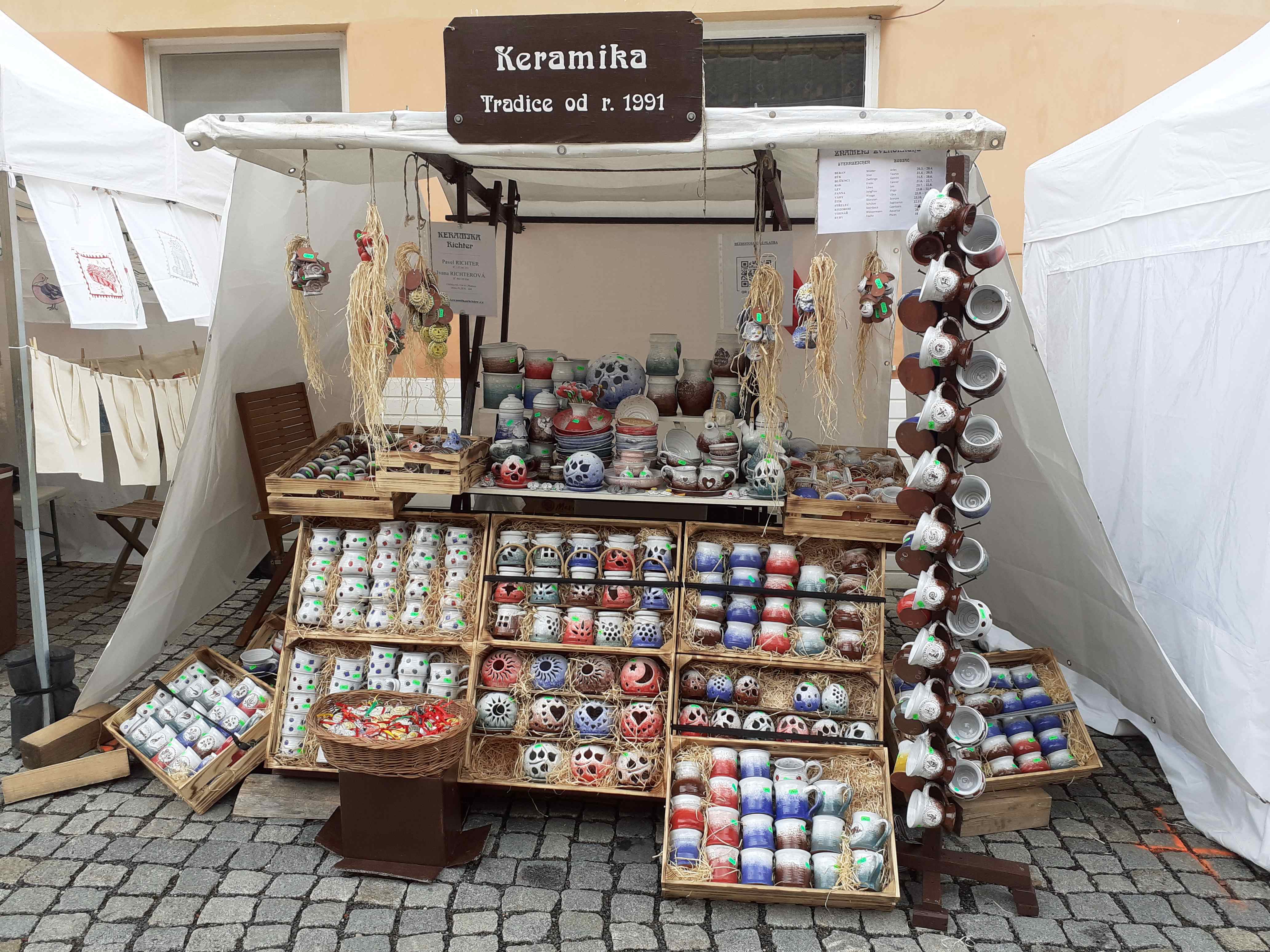 Stánek na trhu - Jarmark Nepomuk za deště